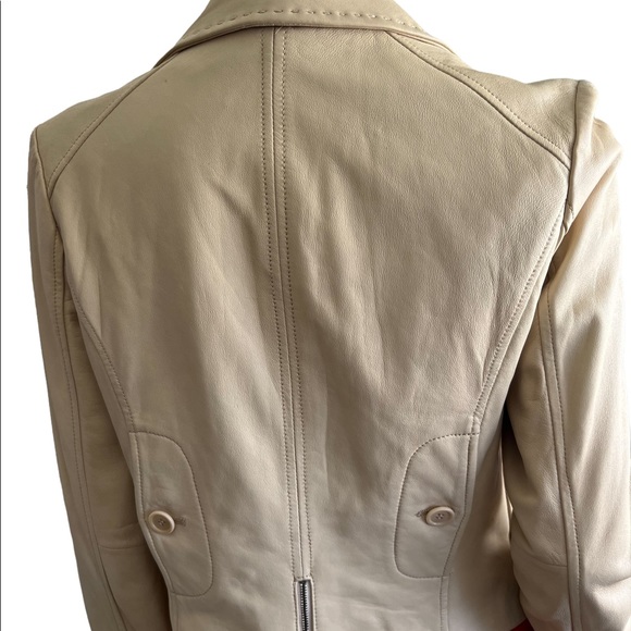 BCBG Light Tan Women's 100% leather jacket Size Medium - Picture 6 of 11